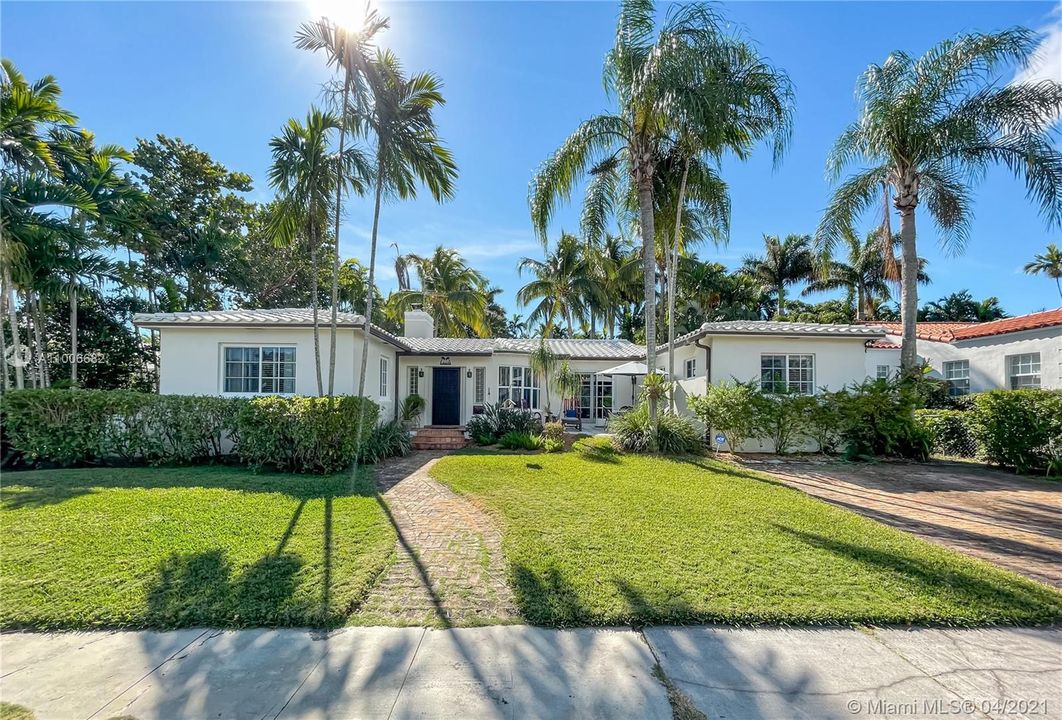 Recently Sold: $1,450,000 (3 beds, 2 baths, 2346 Square Feet)