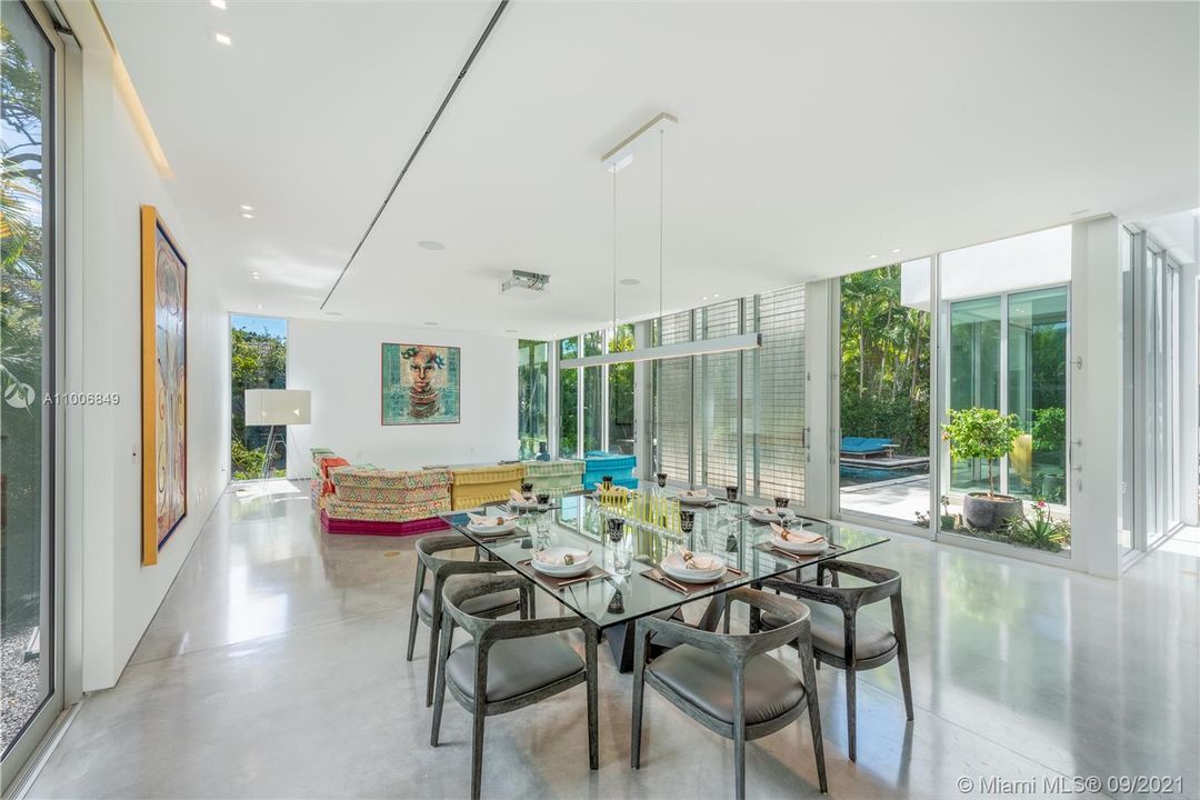 Recently Sold: $4,500,000 (5 beds, 5 baths, 5114 Square Feet)