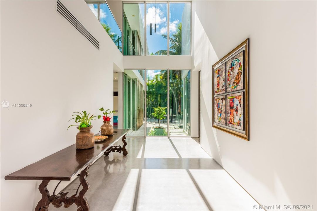 Recently Sold: $4,500,000 (5 beds, 5 baths, 5114 Square Feet)