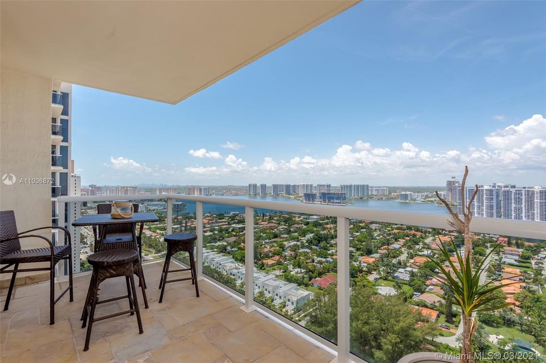Recently Sold: $1,599,000 (3 beds, 4 baths, 2440 Square Feet)