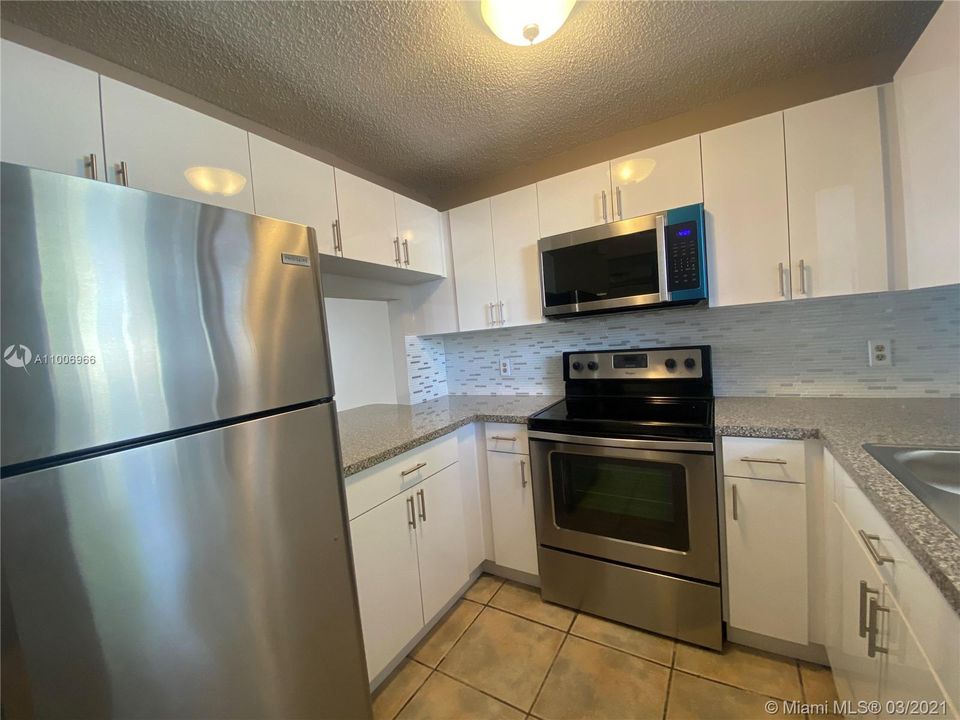 Recently Rented: $1,200 (1 beds, 1 baths, 619 Square Feet)