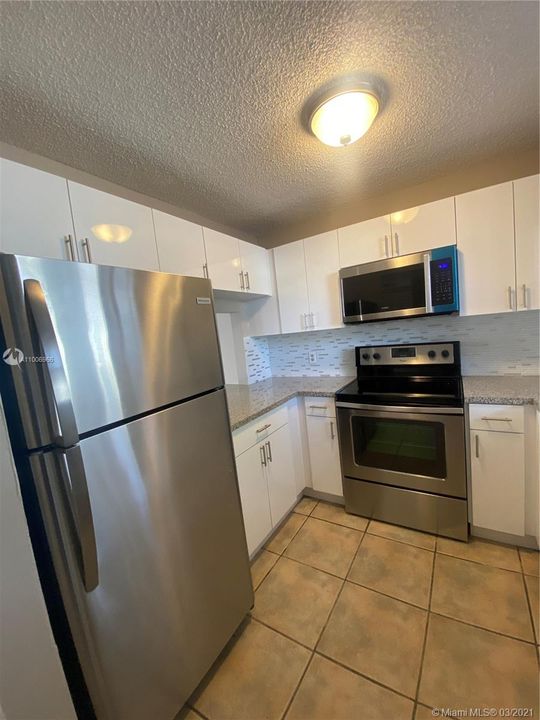 Recently Rented: $1,200 (1 beds, 1 baths, 619 Square Feet)