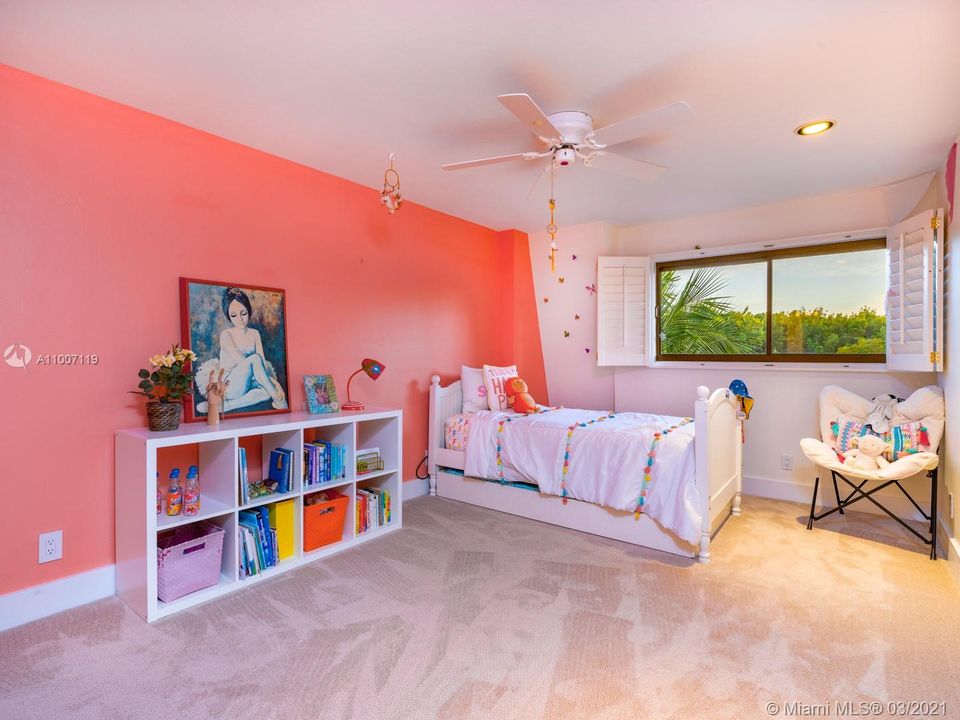 Recently Sold: $1,190,000 (4 beds, 3 baths, 3865 Square Feet)