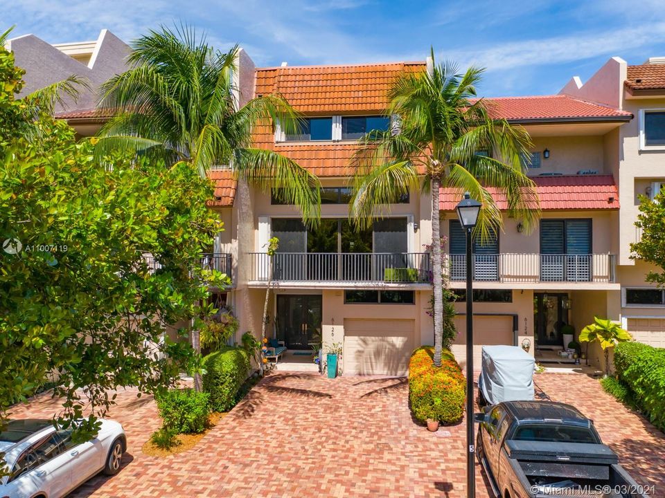 Recently Sold: $1,190,000 (4 beds, 3 baths, 3865 Square Feet)