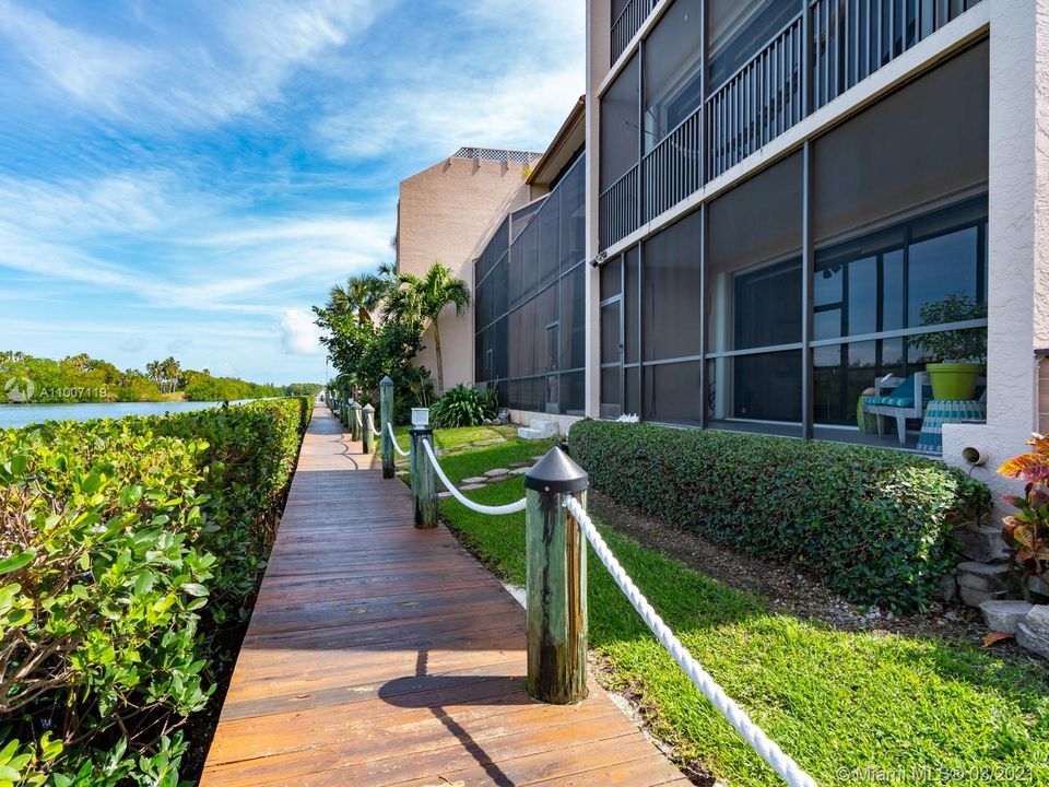 Recently Sold: $1,190,000 (4 beds, 3 baths, 3865 Square Feet)