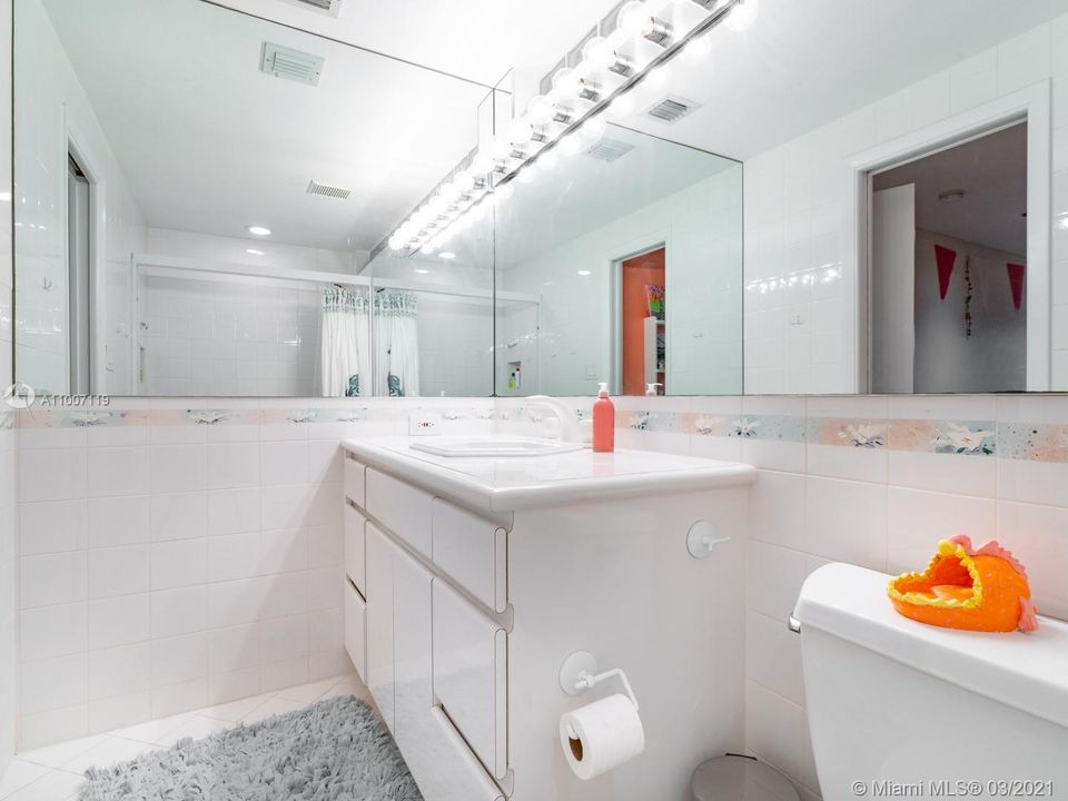 Recently Sold: $1,190,000 (4 beds, 3 baths, 3865 Square Feet)