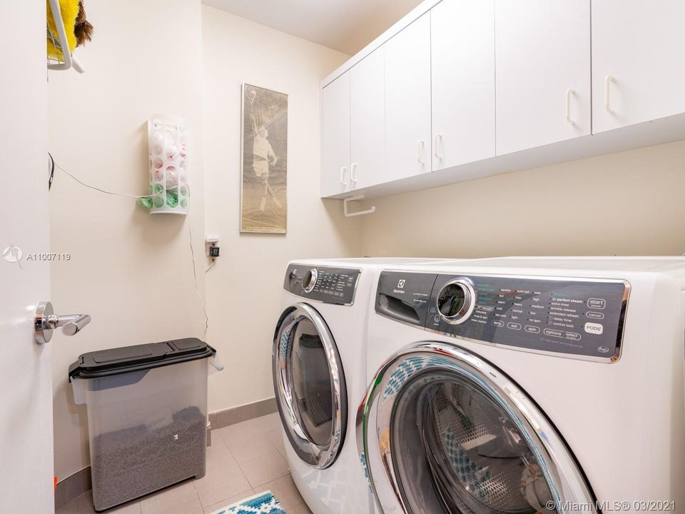 laundry room (2nd floor)