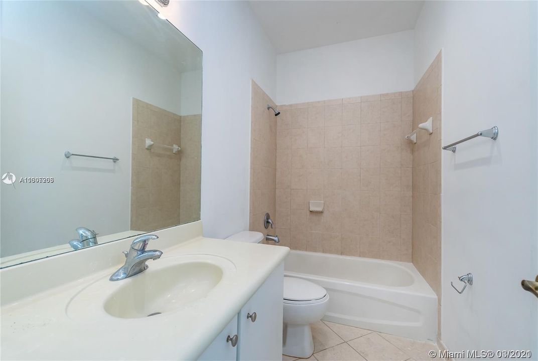 最近租的: $2,350 (3 贝兹, 2 浴室, 1777 平方英尺)