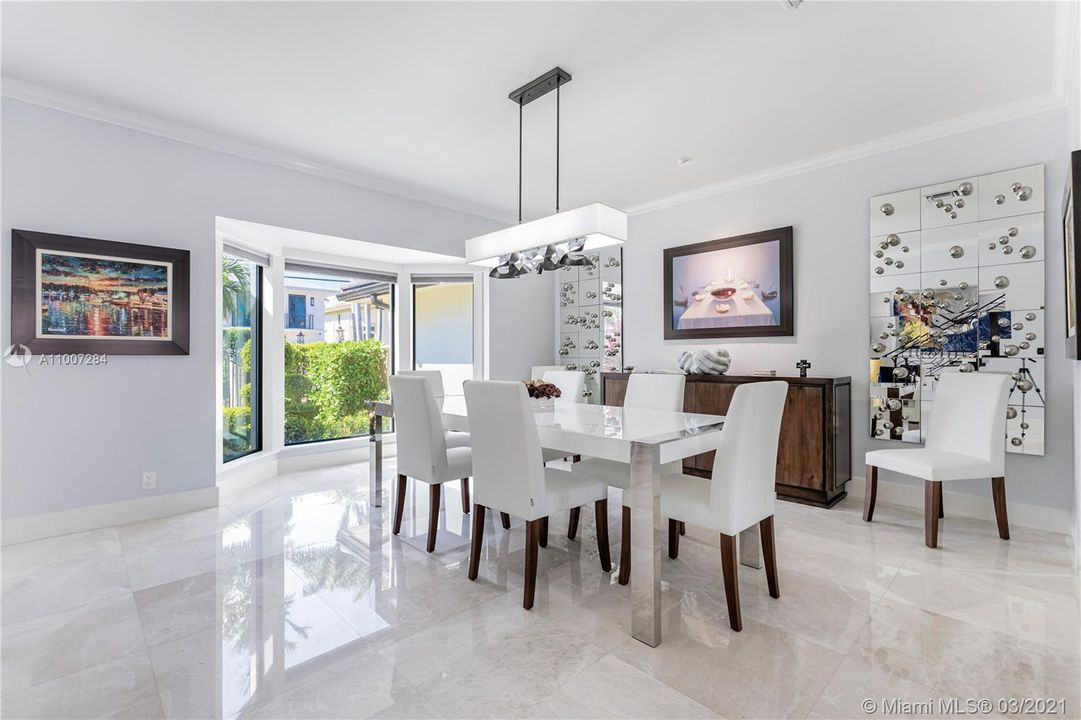 Recently Sold: $3,200,000 (5 beds, 5 baths, 4098 Square Feet)