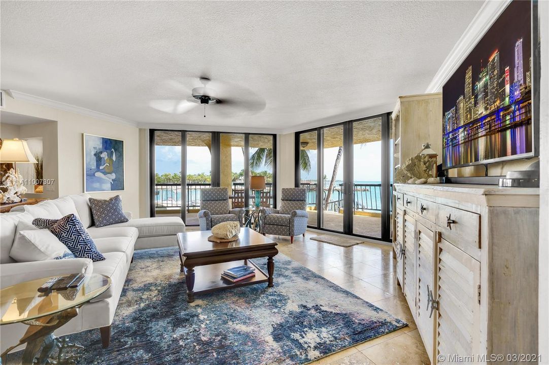 Recently Sold: $1,289,000 (3 beds, 2 baths, 1716 Square Feet)