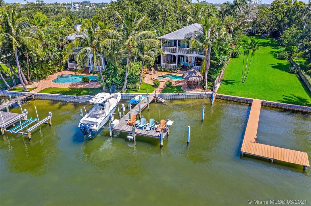 Recently Sold: $2,500,000 (4 beds, 3 baths, 2507 Square Feet)