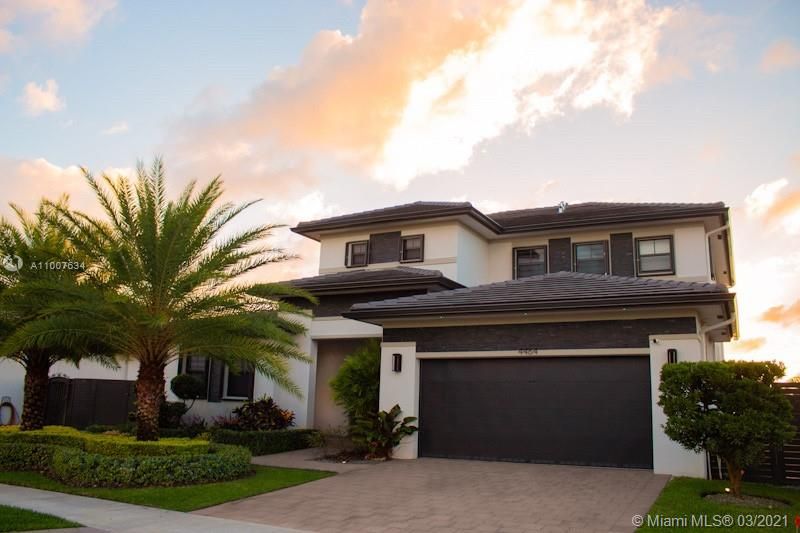 Recently Sold: $720,000 (4 beds, 3 baths, 3022 Square Feet)