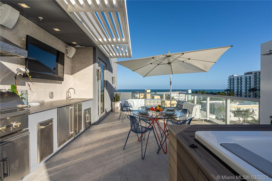 Recently Sold: $2,990,000 (3 beds, 3 baths, 3390 Square Feet)