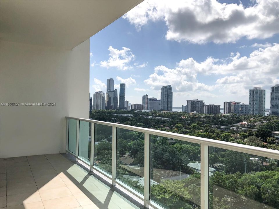 Recently Sold: $439,000 (2 beds, 2 baths, 1041 Square Feet)