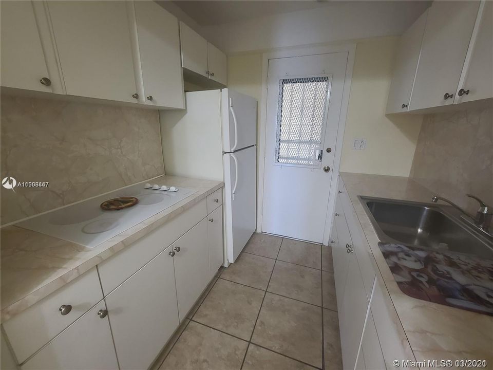 Vendido Recientemente: $54,999 (1 camas, 1 baños, 688 Pies cuadrados)