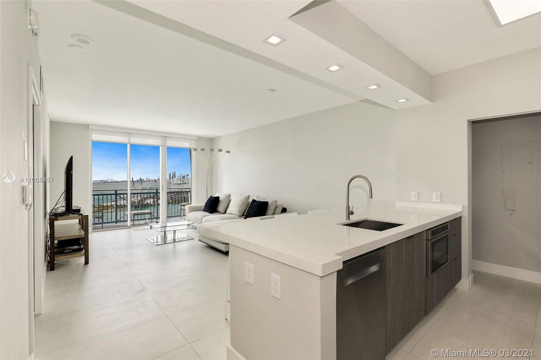 Recently Sold: $639,000 (1 beds, 1 baths, 780 Square Feet)