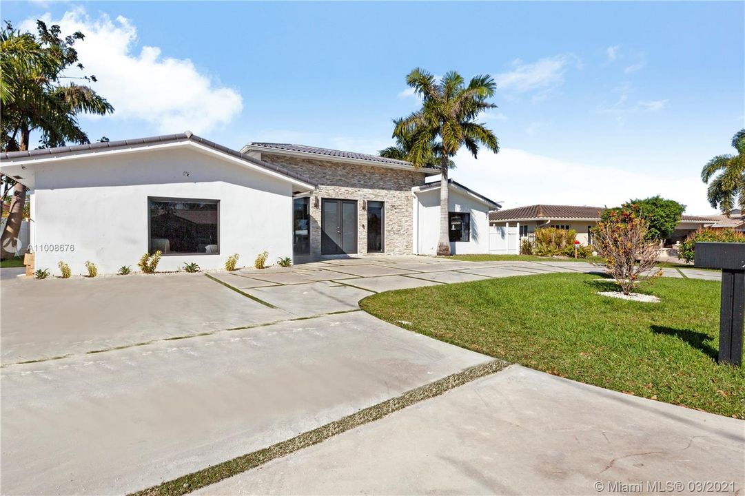 Recently Sold: $1,490,000 (4 beds, 3 baths, 2362 Square Feet)