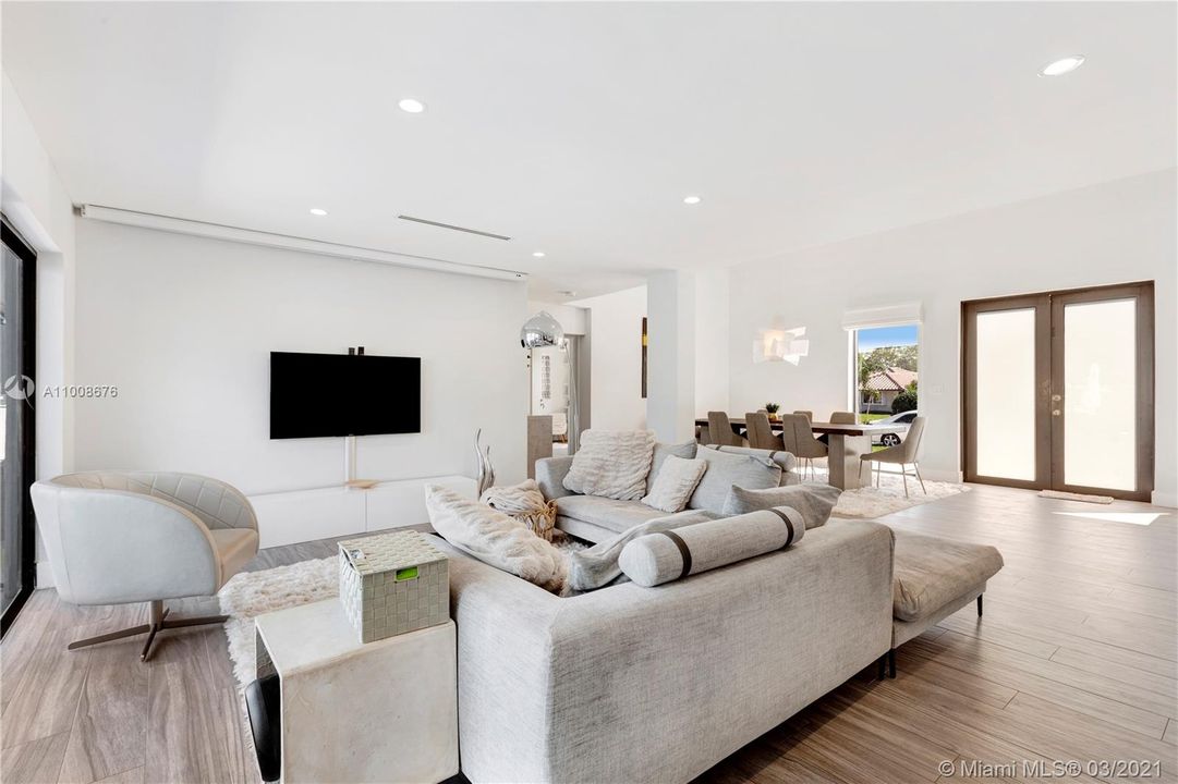 Recently Sold: $1,490,000 (4 beds, 3 baths, 2362 Square Feet)
