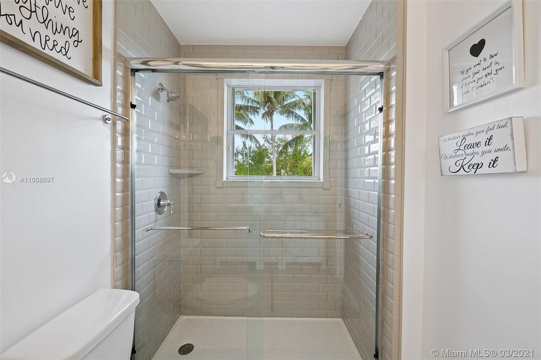 最近售出: $825,000 (5 贝兹, 4 浴室, 3743 平方英尺)