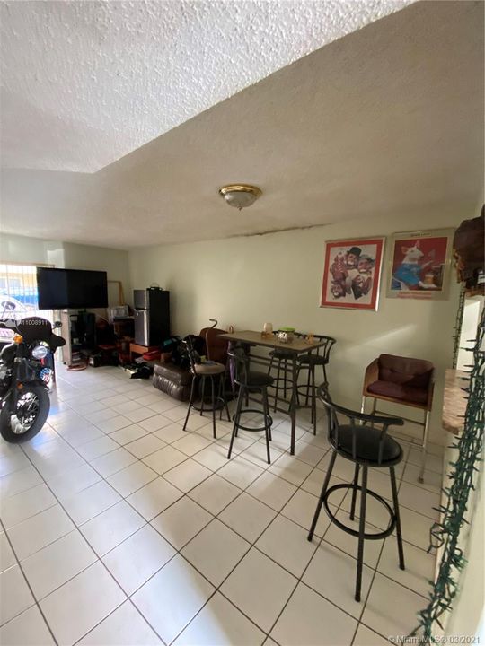 Recently Sold: $175,000 (2 beds, 1 baths, 985 Square Feet)