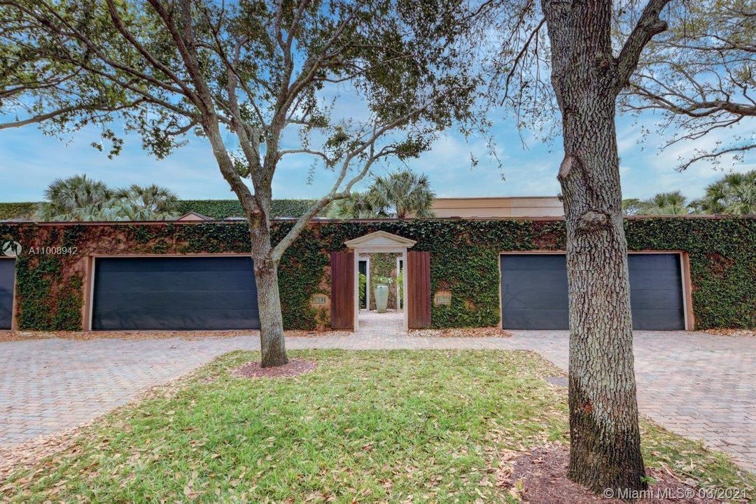 Recently Sold: $925,000 (3 beds, 2 baths, 2100 Square Feet)