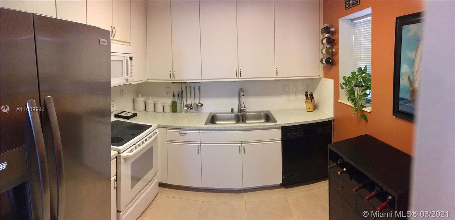 Recently Rented: $1,600 (1 beds, 1 baths, 694 Square Feet)