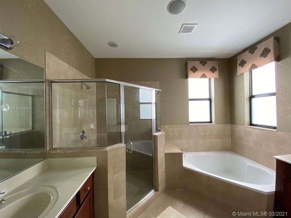 最近租的: $4,500 (5 贝兹, 4 浴室, 2759 平方英尺)