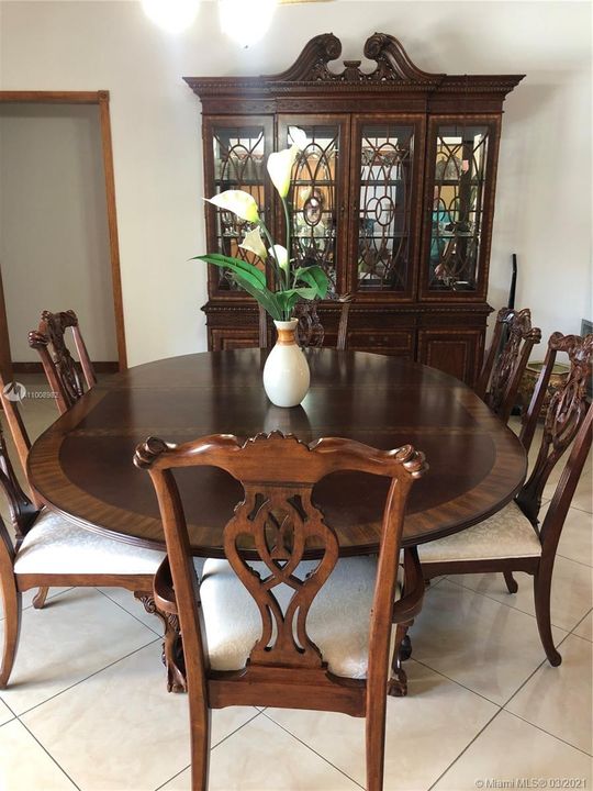 Recientemente alquilado: $4,200 (3 camas, 2 baños, 2117 Pies cuadrados)