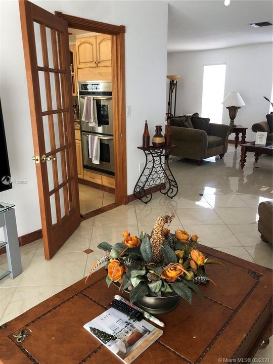 Recientemente alquilado: $4,200 (3 camas, 2 baños, 2117 Pies cuadrados)