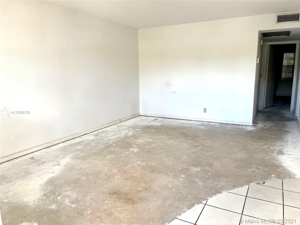 Recently Sold: $79,900 (2 beds, 1 baths, 880 Square Feet)