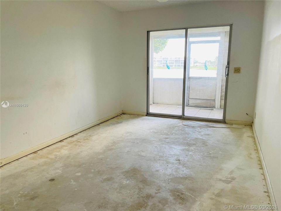 Recently Sold: $79,900 (2 beds, 1 baths, 880 Square Feet)