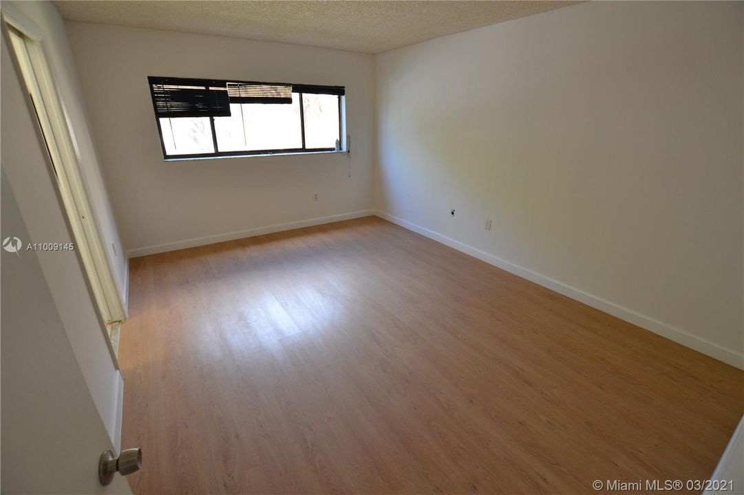 Vendido Recientemente: $188,000 (3 camas, 2 baños, 1040 Pies cuadrados)