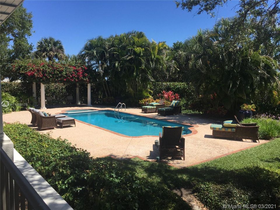 Recently Sold: $3,500,000 (5 beds, 6 baths, 5660 Square Feet)