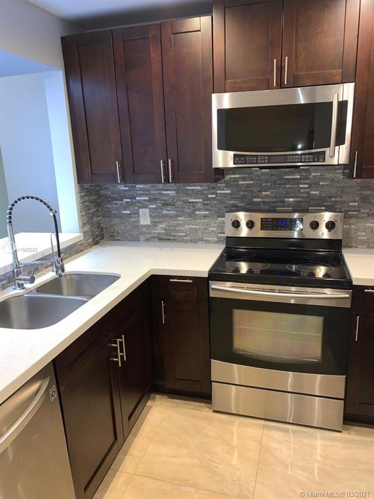 Recently Rented: $1,650 (2 beds, 2 baths, 1037 Square Feet)