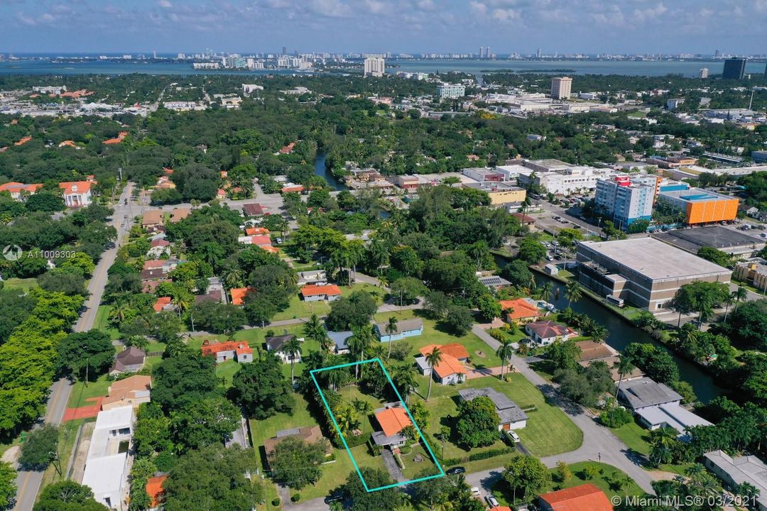 Недавно продано: $599,000 (3 спален, 2 ванн, 1613 Квадратных фут)