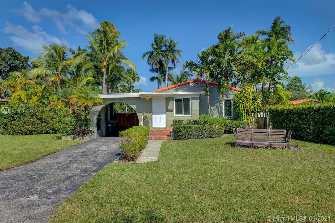 Недавно продано: $599,000 (3 спален, 2 ванн, 1613 Квадратных фут)