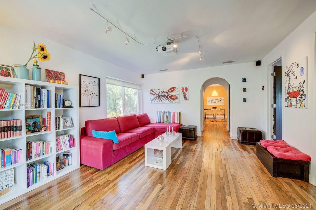 Недавно продано: $599,000 (3 спален, 2 ванн, 1613 Квадратных фут)