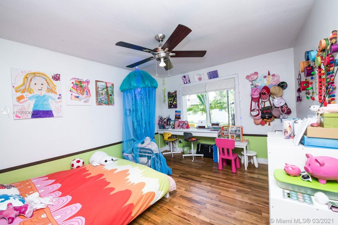 Недавно продано: $599,000 (3 спален, 2 ванн, 1613 Квадратных фут)