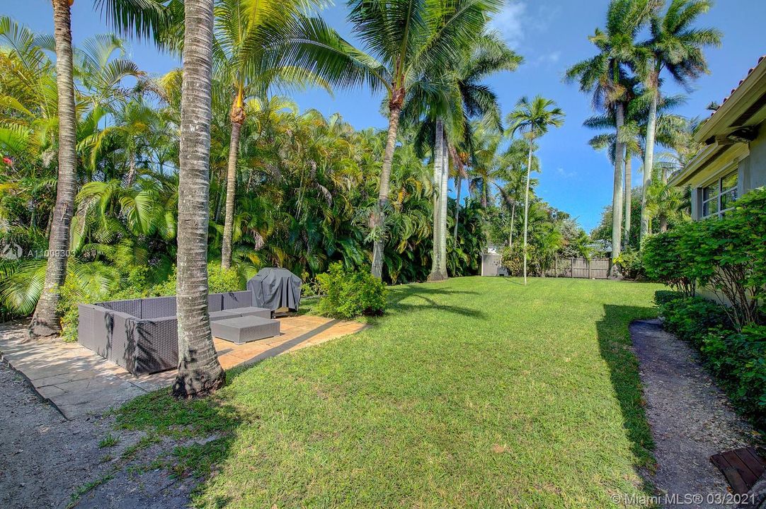 Недавно продано: $599,000 (3 спален, 2 ванн, 1613 Квадратных фут)