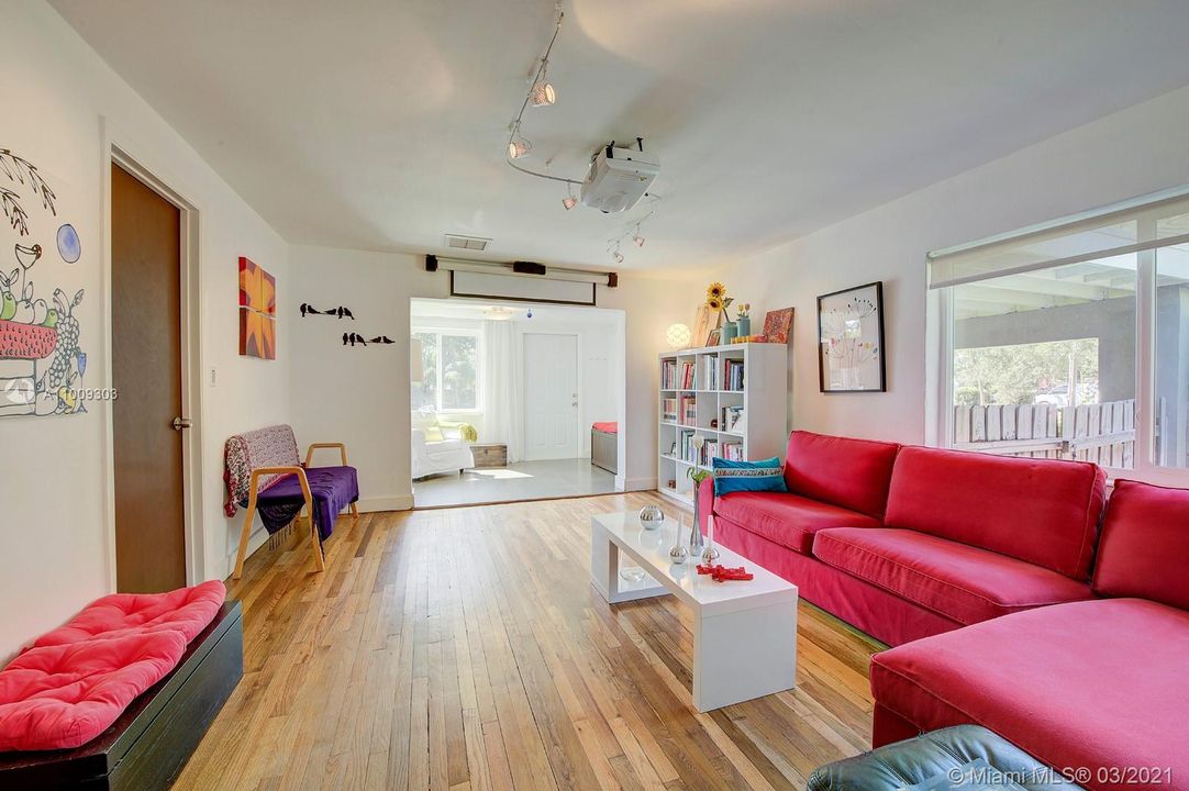 Недавно продано: $599,000 (3 спален, 2 ванн, 1613 Квадратных фут)