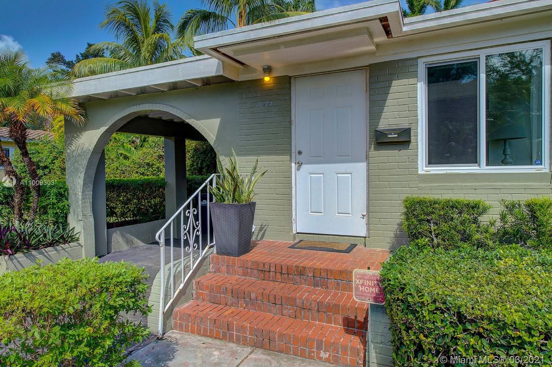 Недавно продано: $599,000 (3 спален, 2 ванн, 1613 Квадратных фут)