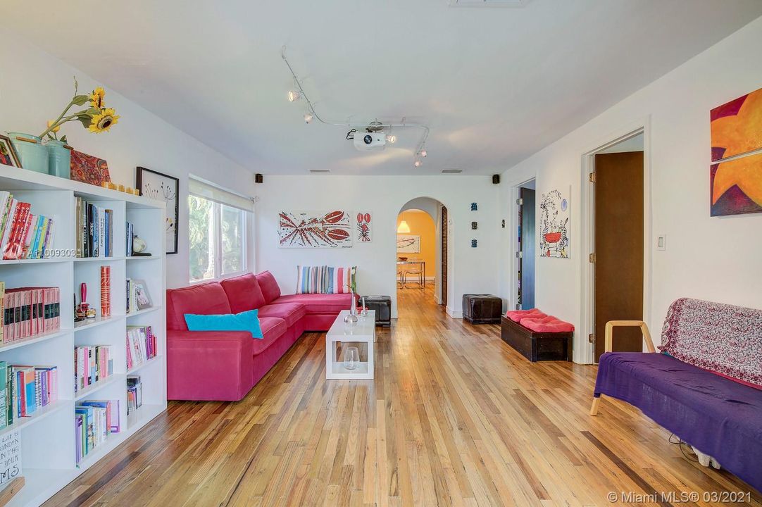 Недавно продано: $599,000 (3 спален, 2 ванн, 1613 Квадратных фут)