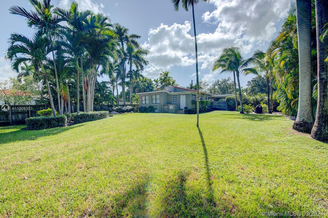 Недавно продано: $599,000 (3 спален, 2 ванн, 1613 Квадратных фут)