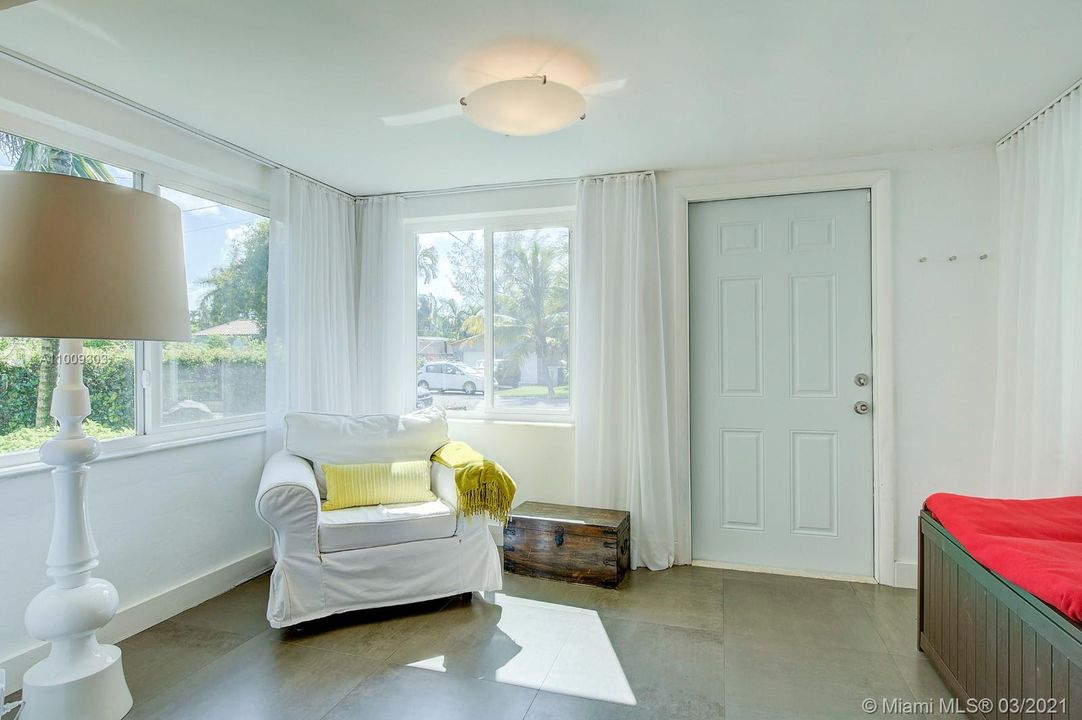 Недавно продано: $599,000 (3 спален, 2 ванн, 1613 Квадратных фут)