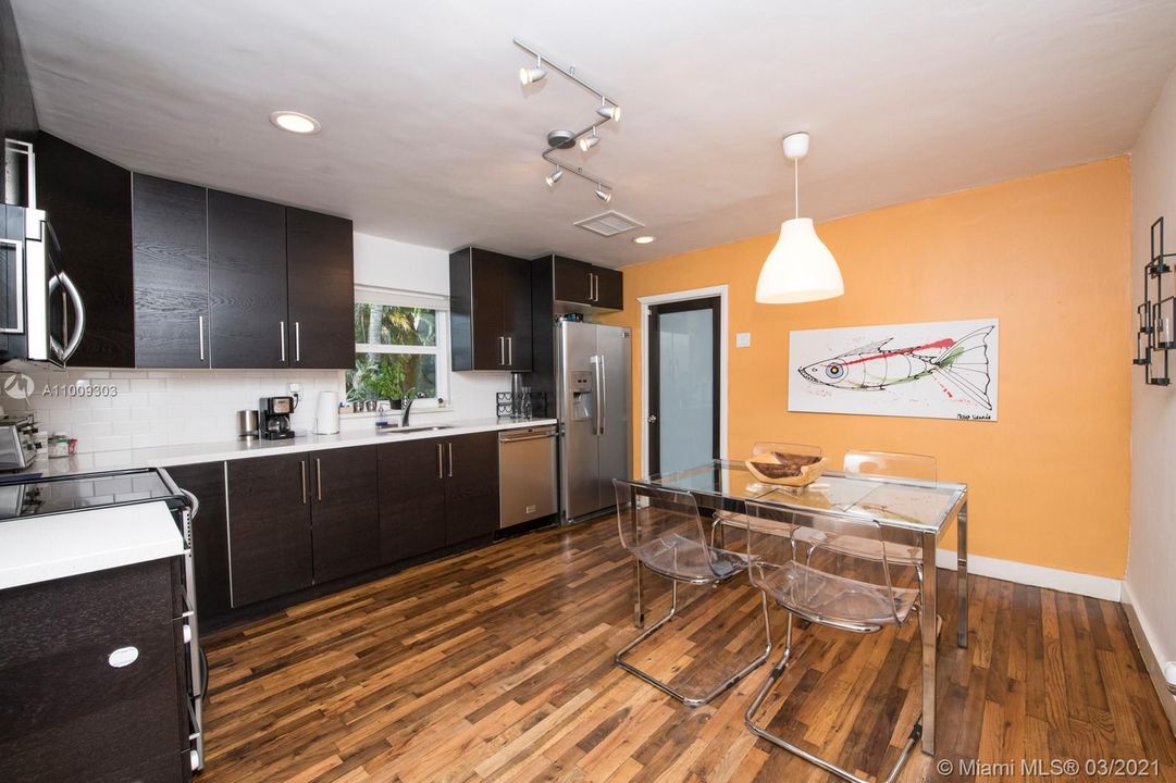 Недавно продано: $599,000 (3 спален, 2 ванн, 1613 Квадратных фут)