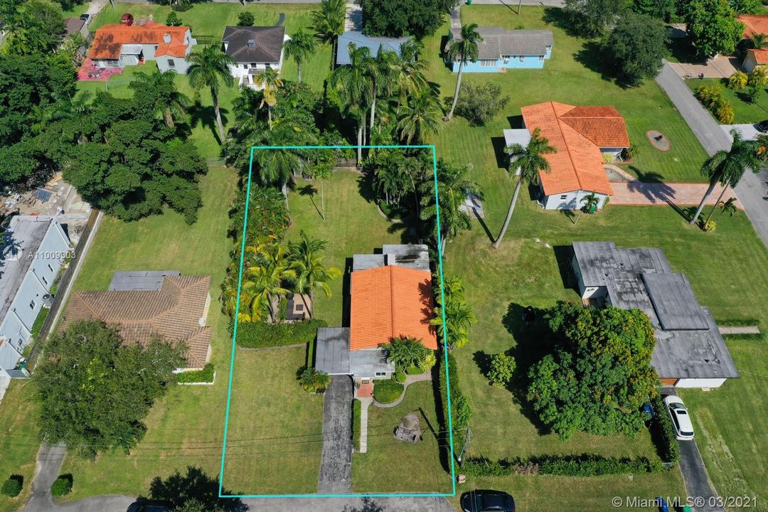 Недавно продано: $599,000 (3 спален, 2 ванн, 1613 Квадратных фут)