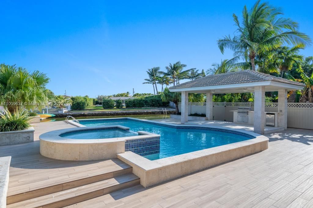 Recently Sold: $3,799,999 (5 beds, 4 baths, 3566 Square Feet)