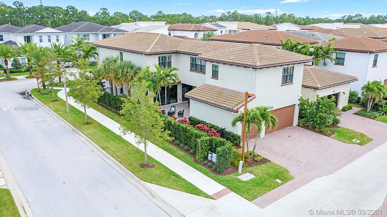 Recently Sold: $1,200,000 (4 beds, 3 baths, 3849 Square Feet)