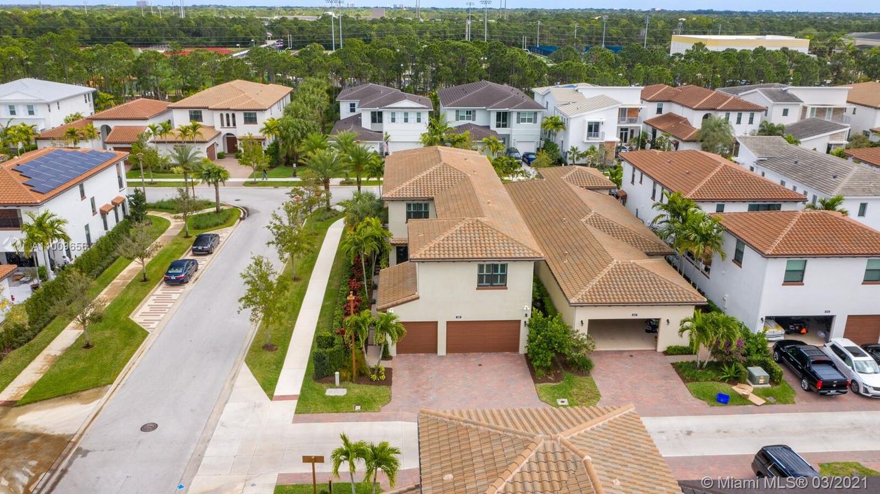 Recently Sold: $1,200,000 (4 beds, 3 baths, 3849 Square Feet)