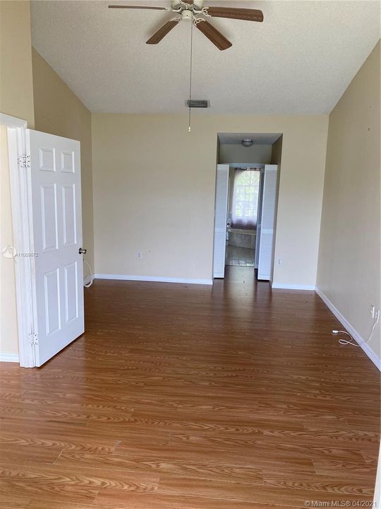 Recently Rented: $2,400 (3 beds, 2 baths, 1750 Square Feet)